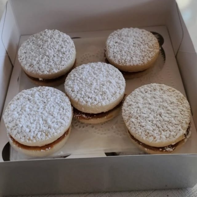 6 Alfajores.